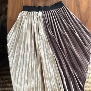 Elegant Two-Tone Pleated Skirt